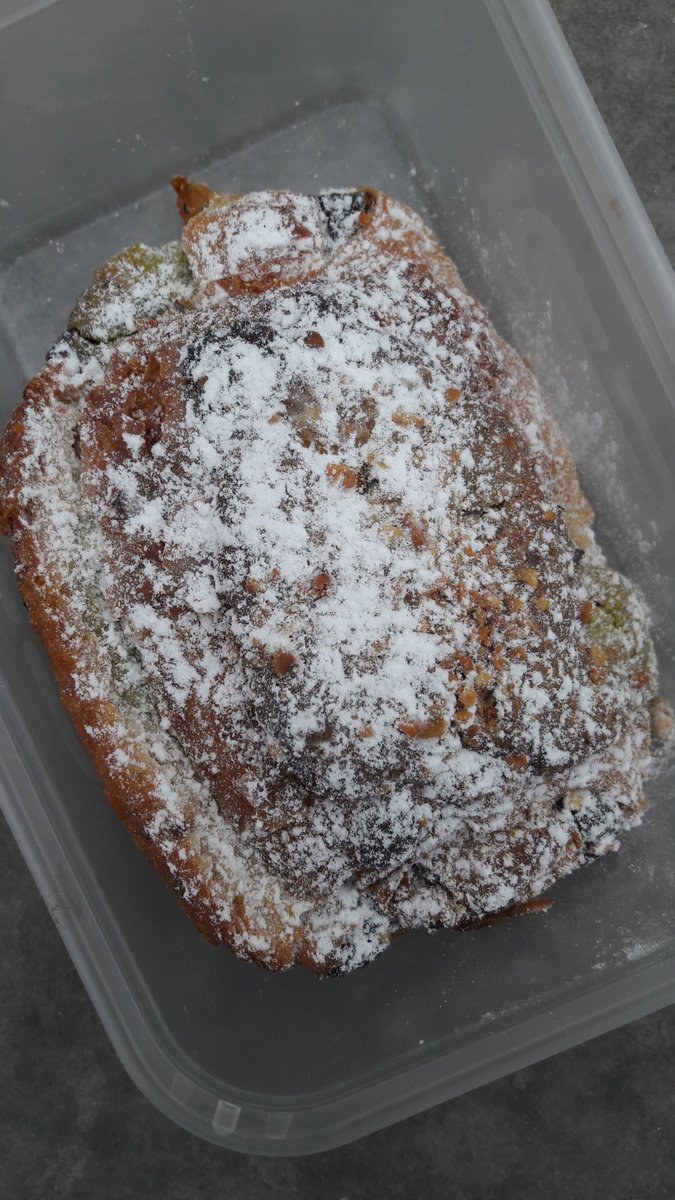 And another treat in the very same tupperware, but this time a pistachio and chocolate croissant from another local bakery! Delicious! #tupperware #begreen #travelgreen

@knoxacademy @Knox_MFL