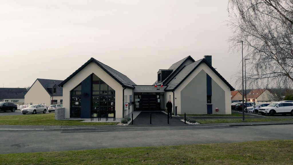 Prefet80's tweet photo. #Inauguration de la nouvelle #mairie de #Bertangles financée par une aide #DETR #État @Prefet80 qui soutient le maintien des #services #publics dans les territoires en présence @Somme_fr @AmiensMetropole sénateur Manable le conseil municipal et la population https://t.co/0uGEw0QY0C