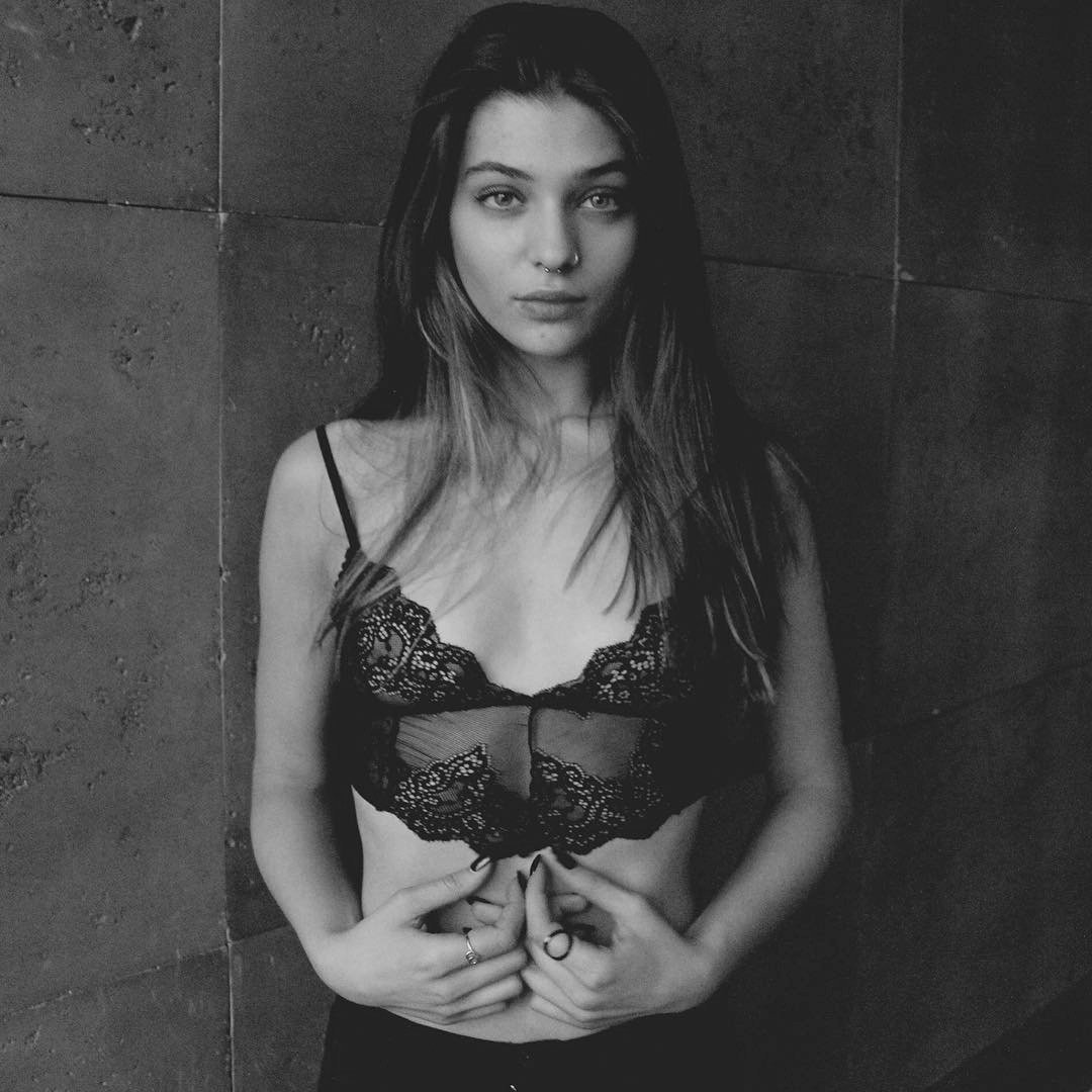 hxjna's tweet photo. » Hᴀᴊɴᴀ Kᴏsᴢᴛᴋᴀ
» 20 years old
» Prostitute
» Hungarian gypsy
» "ꜱʜᴇ'ꜱ ᴀɴ ᴏʟᴅ ꜱᴏᴜʟ ᴡɪᴛʜ yᴏᴜɴɢ ᴇyᴇꜱ, ᴀ ᴠɪɴᴛᴀɢᴇ ʜᴇᴀʀᴛ, ᴀɴᴅ ᴀ ʙᴇᴀᴜᴛɪꜰᴜʟ ᴍɪɴᴅ" 

» #Freerol https://t.co/9syL1ArUFD