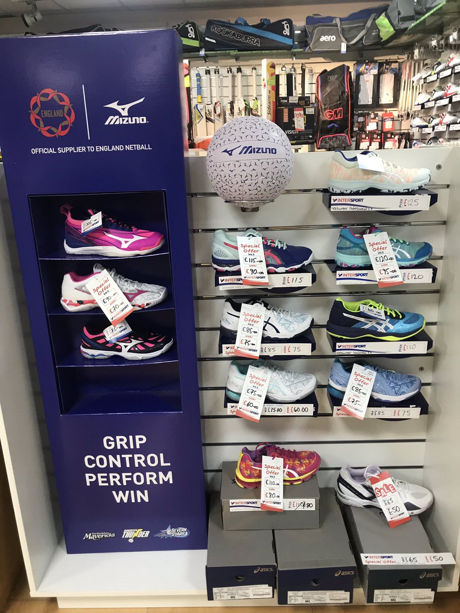 NoLimitzSports's tweet photo. Why not make those netball players in your family happy this Christmas with a new pair of shoes or give them a bright start to 2019 with a jazzy new ball! #HappyChristmas #lovenetball @MizunoNetball @GilbertNetball @BedsNetball @BedfordGirlsSch @BMS_SP0RT https://t.co/5vjGODcaE0