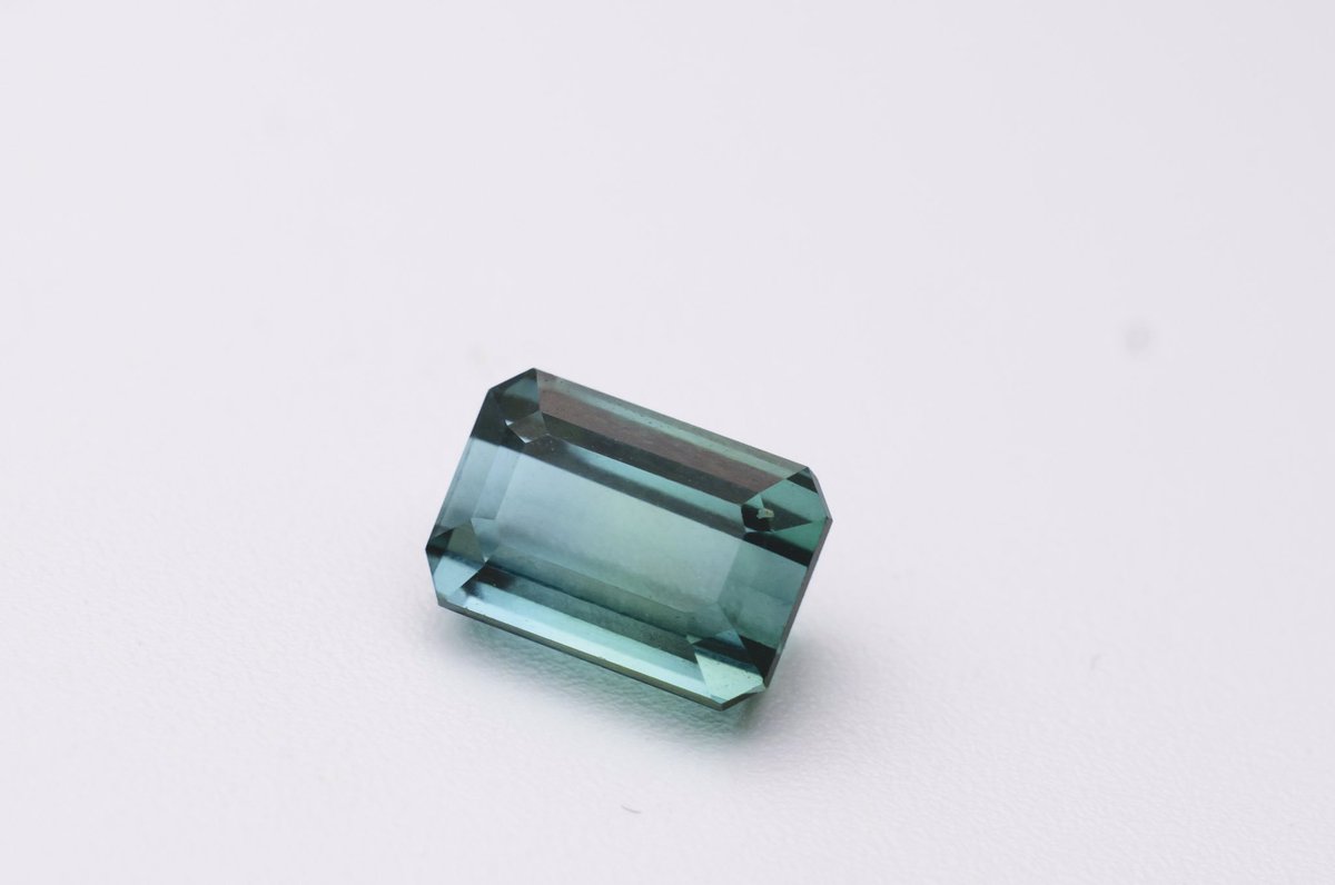 SarattiJewelry's tweet photo. Amazing Natural Blue Tourmaline. Beautiful Gem for any 18K ring or pendant design. Weight: 2.2ct Dimension:5.9x8.5mm.#outofthisworld
#welovewhatwedo #gemstones #gemstonejewelry #jewelryaddict #jewelrylover #jewellery #jewelries #diamonds #rings #amazingring #moderngemjewelry https://t.co/OiUPVYwJZc