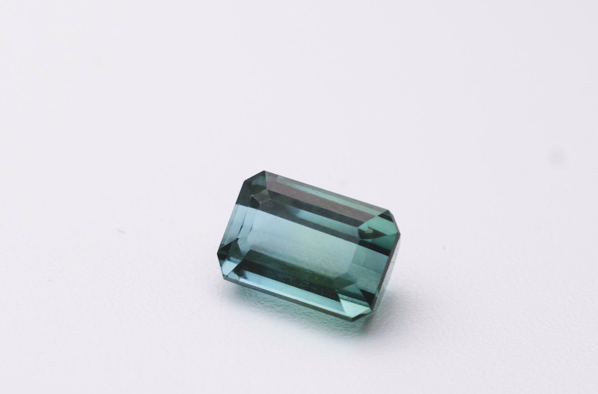 SarattiJewelry's tweet photo. Amazing Natural Blue Tourmaline. Beautiful Gem for any 18K ring or pendant design. Weight: 2.2ct Dimension:5.9x8.5mm.#outofthisworld
#welovewhatwedo #gemstones #gemstonejewelry #jewelryaddict #jewelrylover #jewellery #jewelries #diamonds #rings #amazingring #moderngemjewelry https://t.co/OiUPVYwJZc