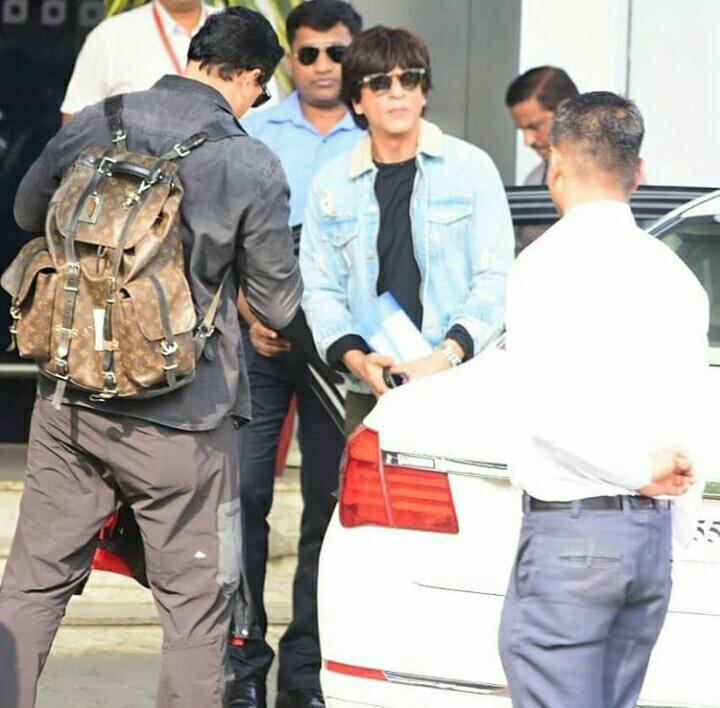 SRKUniverse's tweet image. SRK clicked heading to Lucknow for Zero promotion!
#6DaysToZero