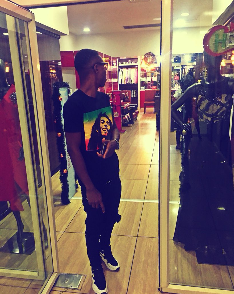 MaiconDocksa's tweet photo. When youβre about to drop a Hit Song! #4thcoming in a bit https://t.co/TLlgXGw3C6