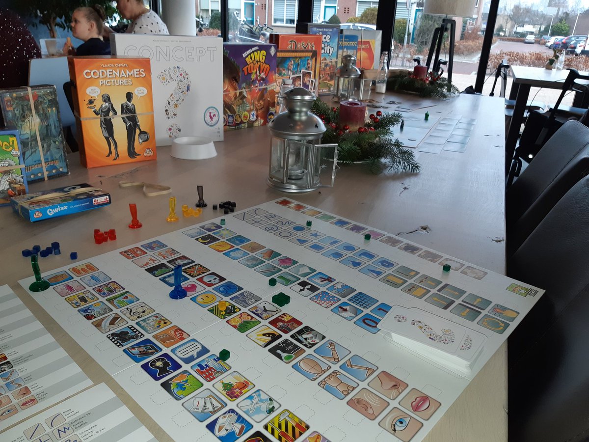 WernerHoff's tweet photo. De Koeberg, gezellig en gastvrij. Kom je knutselen, of boeiende bordspellen leren, en genieten van kniepertjes. Te gekke vrijwilligers die betekenisvol wijkwerk doen. #vrijwilligerswaardering @Welzijn_WMW @VrijwilligWMW @DeKoeberg @Icarezorg @GemeenteMeppel @noorderboog @cosis https://t.co/ASMzON2bZC