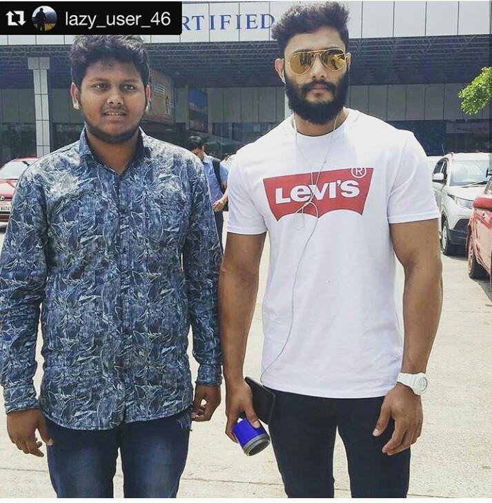 PrinceCecilfans's tweet photo. @prince_cecil I dunno why we both are in attention, was there a patriotic song playing in the background? #fan #vizag #recentvisit #throwback #bearddays #beardedmen #bloodsweatrespect https://t.co/u3VnY1X0zj