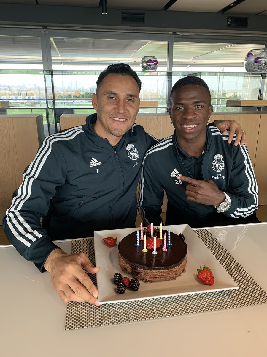 Feliz cumpleaños! @NavasKeylor Usted es grande dentro y fuera de campo. Disfrute de su día! Tamo junto pai 🙌🏿💪🏾👊🏿