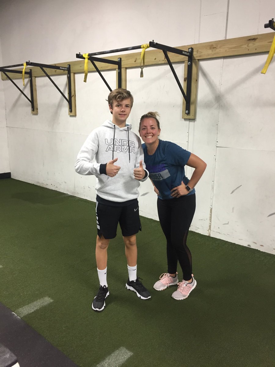 smspillar's tweet photo. I love seeing my students take pride in their health and wellness goals and it is especially cool when we can workout together! #sixamworkouts  #dedication #goals! ⁦@UXLFitness⁩ https://t.co/uM9bZe7LvG