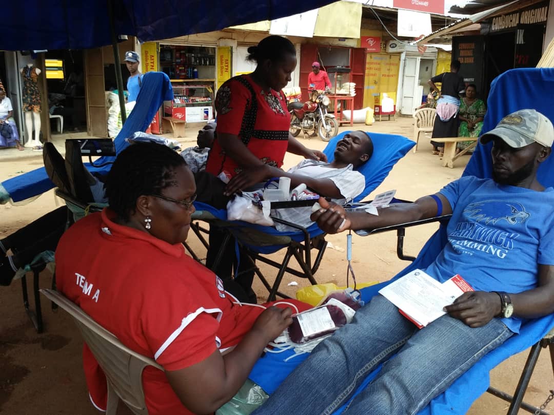 UCURotaract13's tweet photo. #BloodDriveUg Happening now in #MukonoTaxiPark @RotaractUganda
Come be part of the campaign to Donate Blood https://t.co/4fm1rYOjSS