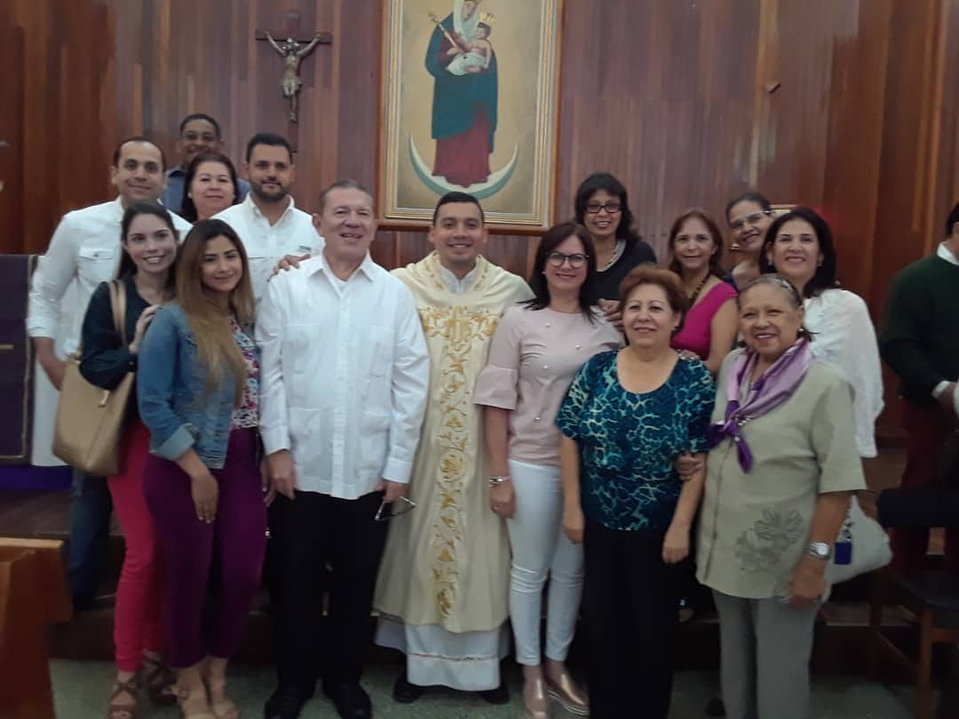 Hoy acompañamos a <a href="/FmedLUZ/">Medicina LUZ</a> y <a href="/FacoLUZ/">Odontología LUZ</a> en su misa de aguinaldos 🎄🎋