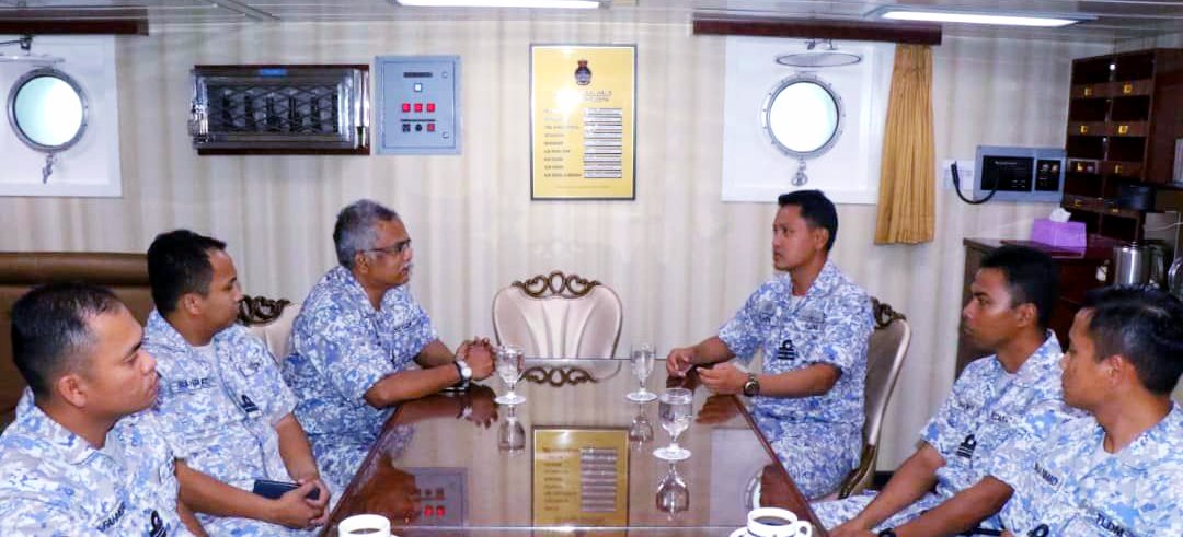 KDTEGUHSAMUDERA's tweet photo. Lawatan pemantauan Latihan Berterusan PSSTLDM oleh Pegawai Memerintah @KdManjung Kept @VeeraSubbiah PSSTLDM di @KDTEGUHSAMUDERA 

#TeguhBersatu
#PassionToTrain
#ROTU

@tldm_rasmi @reza_azeranil63 @ArisAdiTanBinA1 @fmyeor @MPPL_TLDM @jamaludinsairi @PsstldmOfficial https://t.co/dYSeRx6TKb