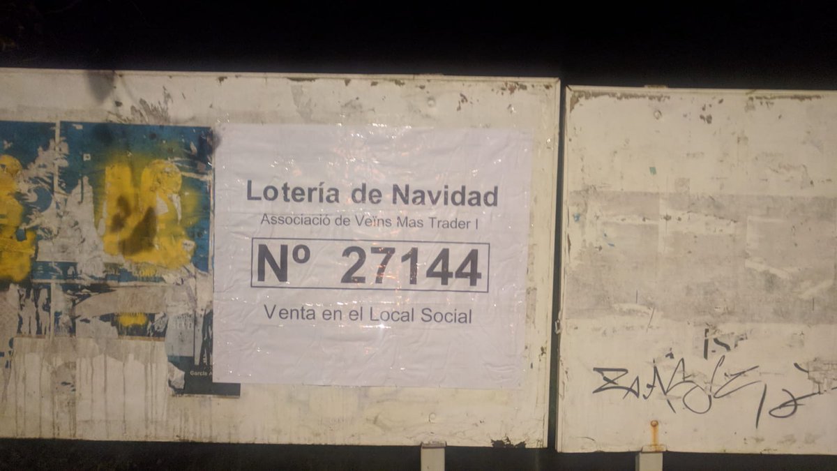 aavv_mastrader's tweet photo. En el panel de nuncios a la entrada del barrio #mastrader , colocamos una publicidad del número de lotería, los beneficios que obtiene la Associació vendiéndola, nos permite poder pagar un tobogán de agua, payasos, actos para los niños durante las Festes d’Estiu. #cubelles https://t.co/3IfdVQ1a7g