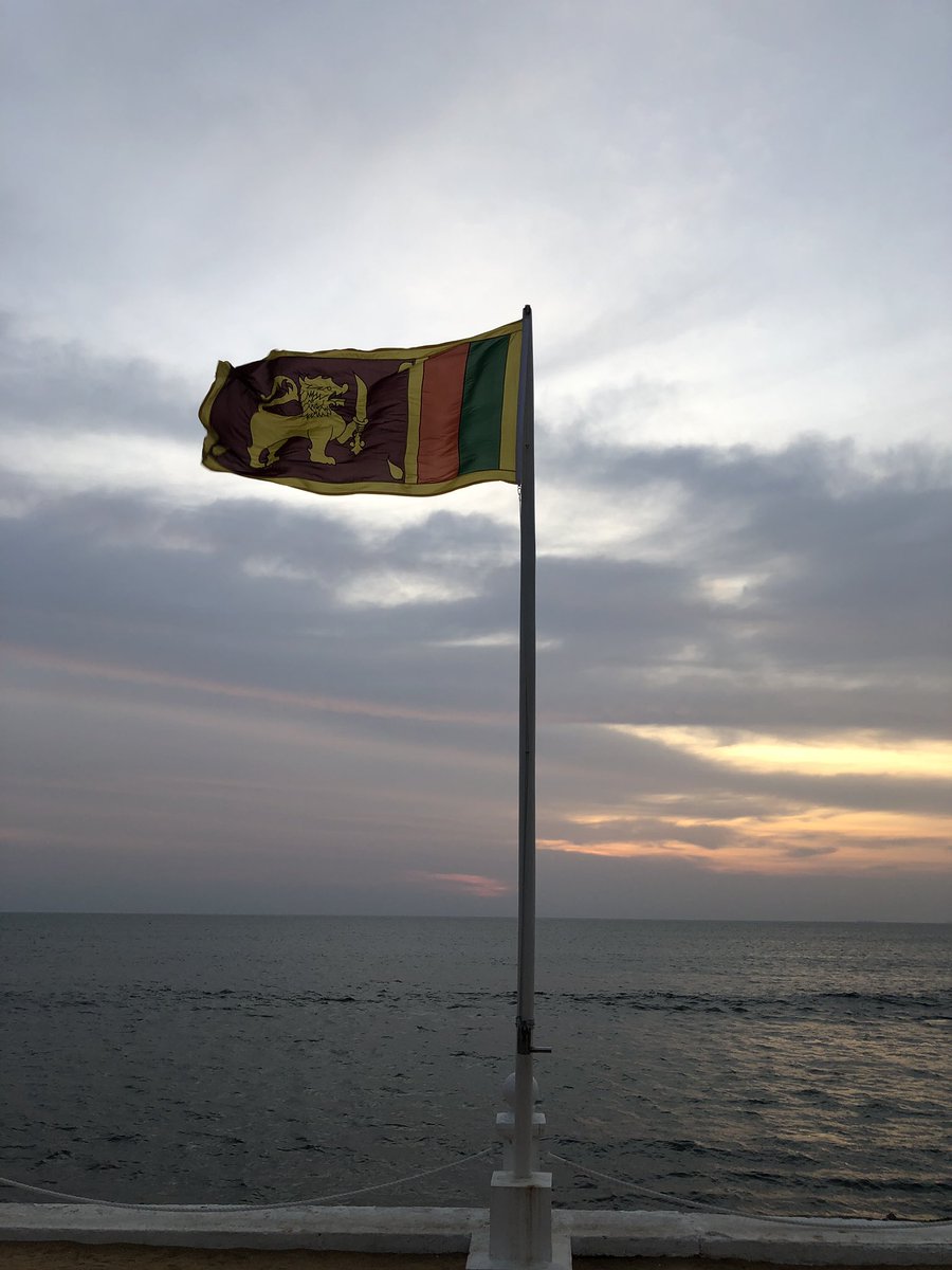 #Sunset #GalleFaceHotel #Colombo #SriLanka #NationalFlag