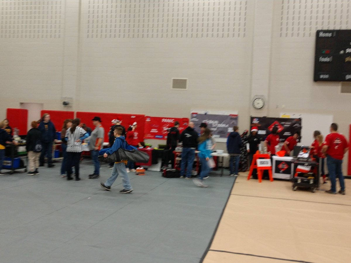 Teams getting ready for #roverruckus at #indysouthftcqt 
@FTC_Indiana <a href="/FTCTeams/">FIRST Tech Challenge</a>