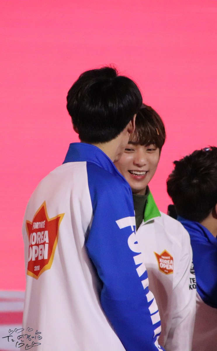 meokdeul0423's tweet photo. 루트님이랑☺💕 #공찬 #GONGCHAN #윤루트 #yoonroot https://t.co/5uvJBzo4WN