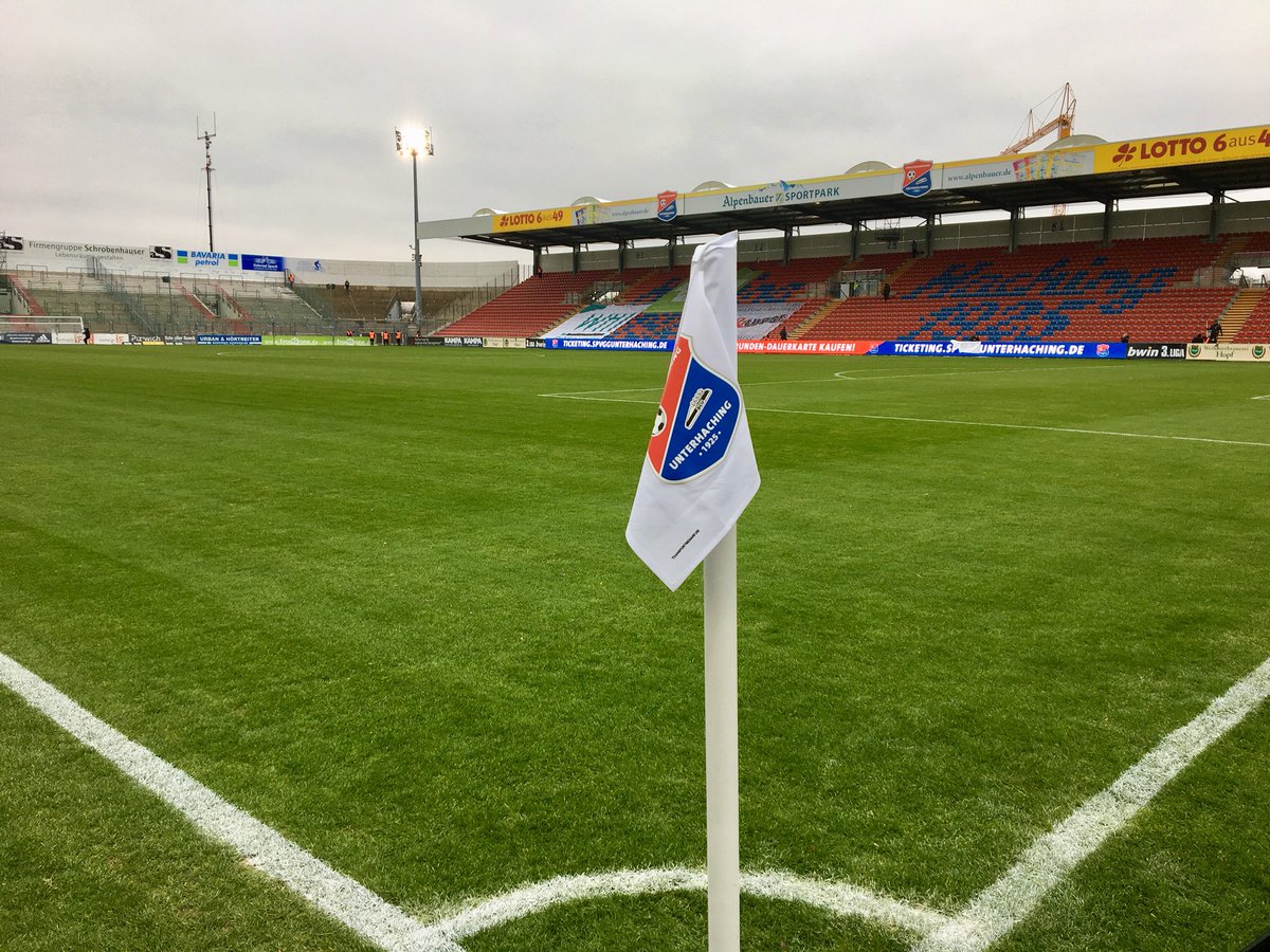 EuroSportsTurf's tweet photo. Brrrrr......-3 Grad! βοΈβοΈ doch die Teams sind heiss! @DFB_3Liga Top Spiel @Haching1925 gg. @VfL_1899, auf Top Bedingungen. Trotz Trainingseinheiten am Donnerstag und Freitag. #Fibersand #Systemrasen #itsallaboutfootball #perfectpitch #greenkeeping https://t.co/SDeCeoRva9