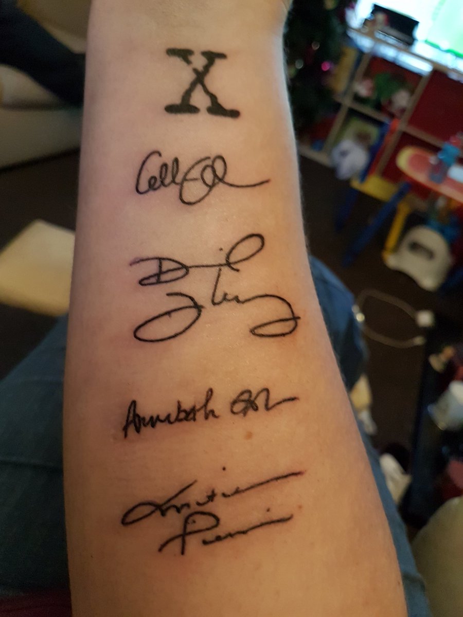 My tats done and I absolutely adore it! @GillianA @davidduchovny @annabethgish #MitchPileggi @thexfiles #TheXFiles