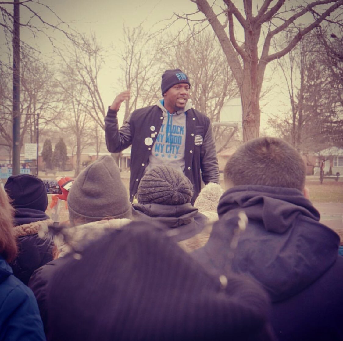 mbmhmc's tweet photo. What’s #somethingsimple you can do today to improve the city?
Y’all already know what my suggestion is gone be. See you at 1pm at Tuley Park, 9055 S King Drive. #mlklights https://t.co/oKoOr5wGDl
