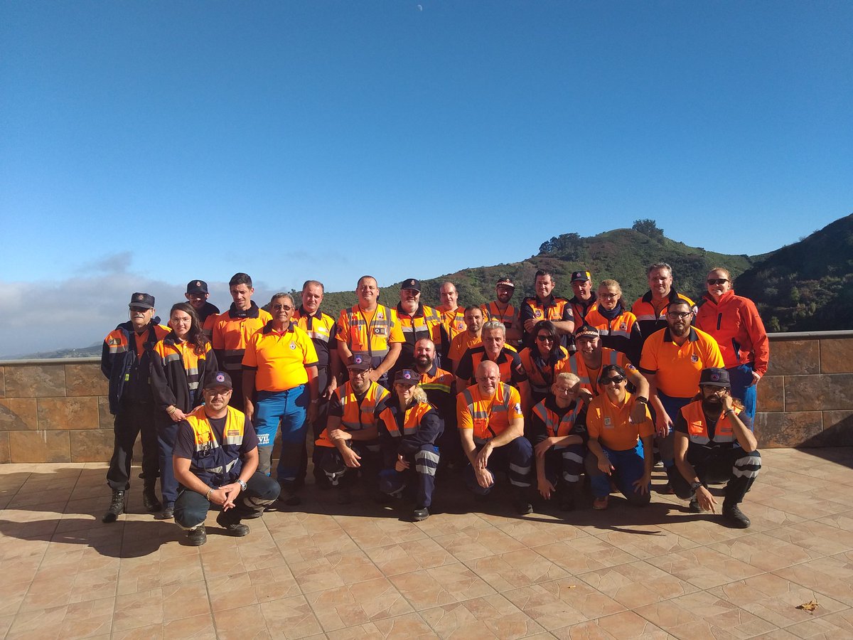 PcVallesecoGC's tweet photo. Felicidades y gracias por el trabajo realizado en la prueba deportiva V Neblina Tres Valles Trail en Valleseco. @pclaaldea, #PCSanMateo, @PcIngenio, #PCMoya, @PcVallesecoGC, @CONSULTORASEGEM, #PLValleseco y @CruzRojaLP https://t.co/ZjaHJZmn3C