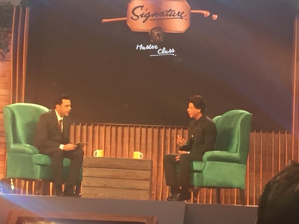 SRKCHENNAIFC's tweet image. Pics -2 : King Khan @iamsrk is at Lucknow for Zero promotions
#6DaysToZero