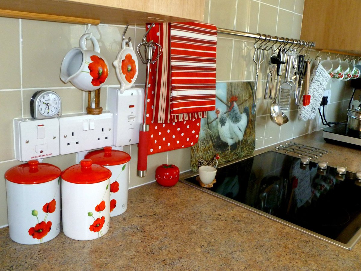 CKAonline's tweet photo. https://t.co/208hdGyP5E
Everything you need at your fingertips! Notice the utensils hanging where you can reach them, also the Crockery, China, and Mugs are very accessible. https://t.co/uNjlTZJx3q