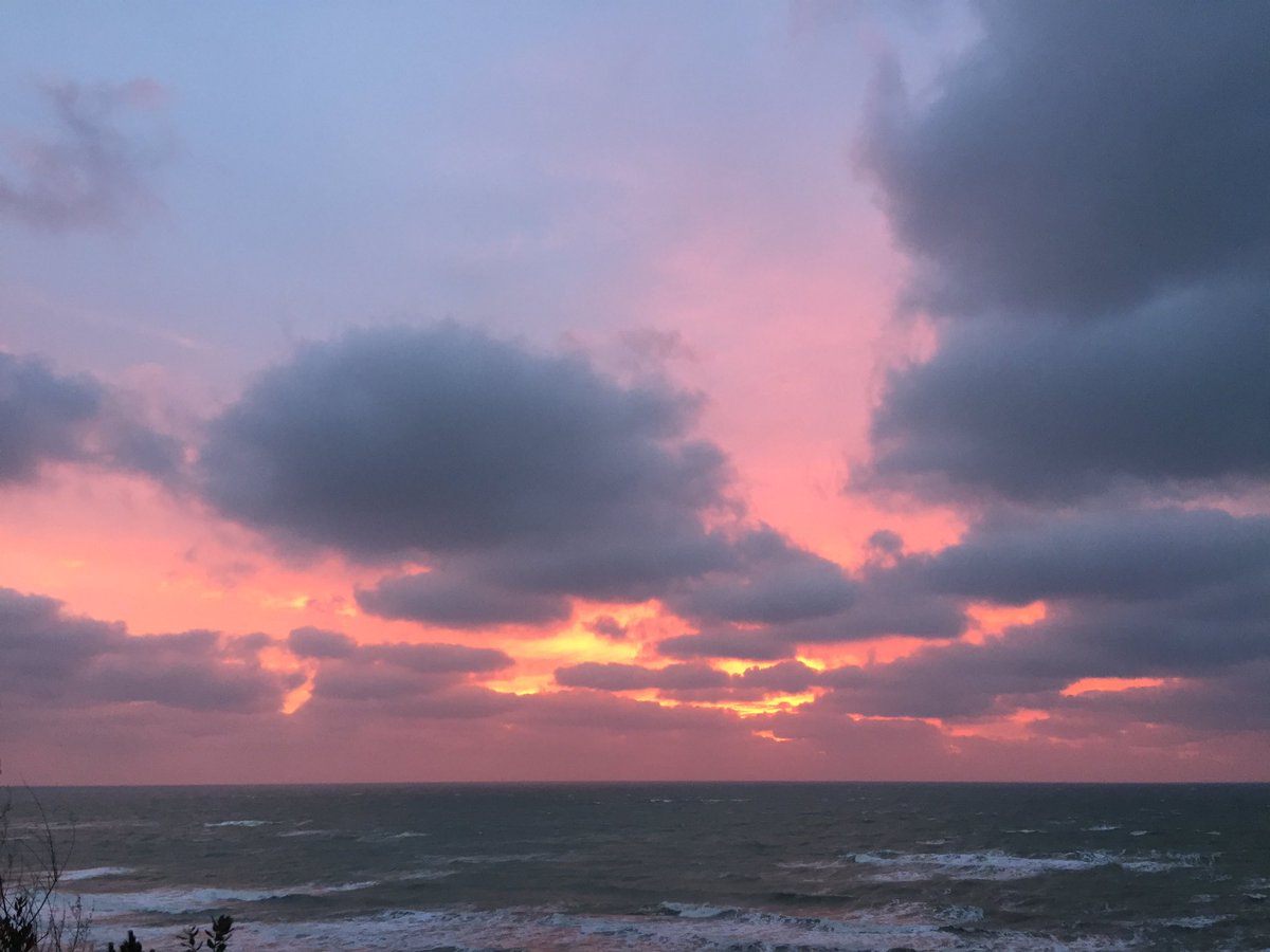Juliette_Clark's tweet photo. #Rule5 needed this morning as the glorious early colours of dawn belied the freezing ❄️ weather that rolled in. Gale force winds, -2°, sleet and hail. The sea looked very different 4 hours later #nolimits #wintermilessummersmiles #HotChillee1000 #HotChillee2000 https://t.co/EYvZokzeF3