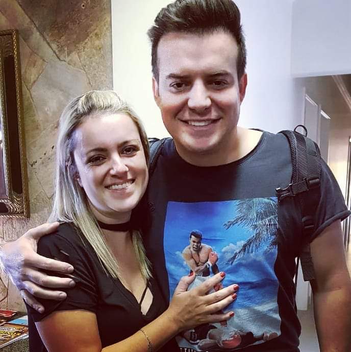 mbbauru's tweet photo. E hoje tem aniversáriante ,nossa lindeza presidente @jumonteiro_jmg . Nós desejamos tudo de melhor para você. Que Deus te abençoe grandemente. Felicidades e mto SUCESSO. Que tenha mtos shows do Marcos e Belutti pra gente ir #bdayDaJu #fc321 @belutti @MarcoseBelutti @Marcos_MeB https://t.co/LdmHaBnkNm