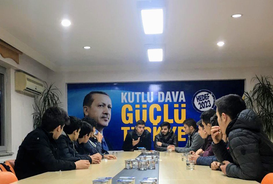 aklisedarica's tweet photo. Haftalık Olağan Yönetim Kurulu Toplantımızı Gerçekleştirdik. Ziyaretimize Gelen Kazım Karabekir Mahalle Başkan Vekili Ve Yönetimine Teşekkür Ederiz. 
@SemihTayyipGlcn 
@ChRamazanoglu https://t.co/0z6fzWTl2F