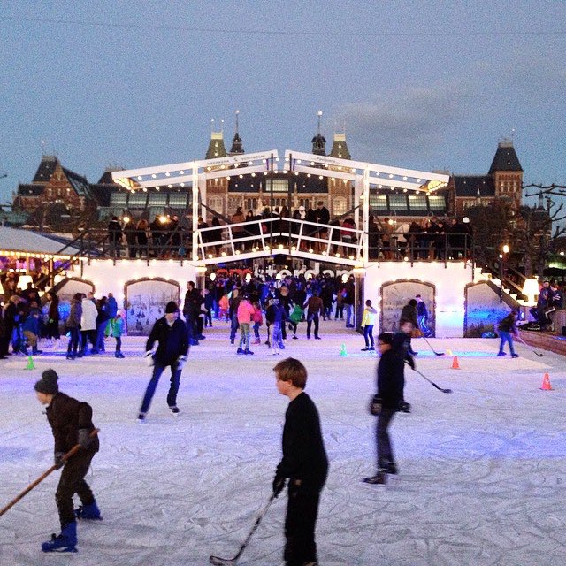 little_clogs's tweet photo. We love how people of all ages come together at ICE Amsterdam to skate or enjoy the cosy bar overlooking the ice rink. Soak up the atmosphere and take in the impressive view of the famous museum buildings in the surroundings. #familyfun #winterfun @Iceamsterdam1 https://t.co/DSeAUSn08f