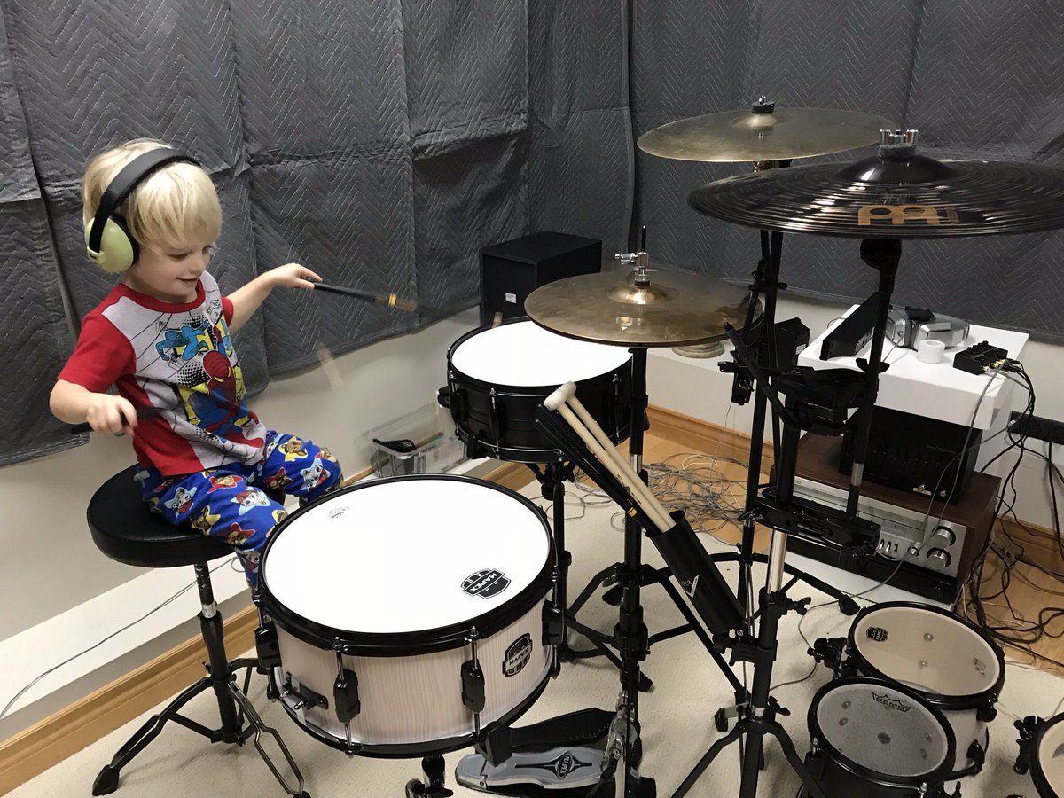 David_Williamso's tweet photo. @MikePortnoy My son (Trevor) just turned 3 and asked Santa for “Portnoy” this Xmas. I can’t believe it! He’s a true fan at 36 months old lol. Any way Santa could hook him up with a special holiday shout out? Carpe Diem - Thx MP! 👍 https://t.co/fxKYOZpd54