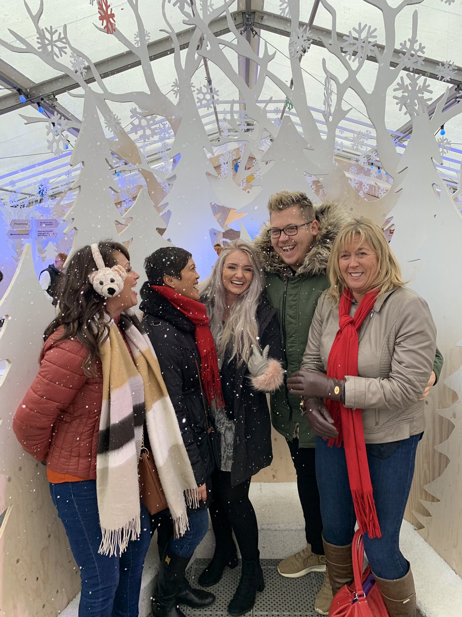 MrGrantFern's tweet photo. @WinterWonderLDN Saved by JOSH!! Only man to make us happy this winter!! https://t.co/1RweCCgFfd