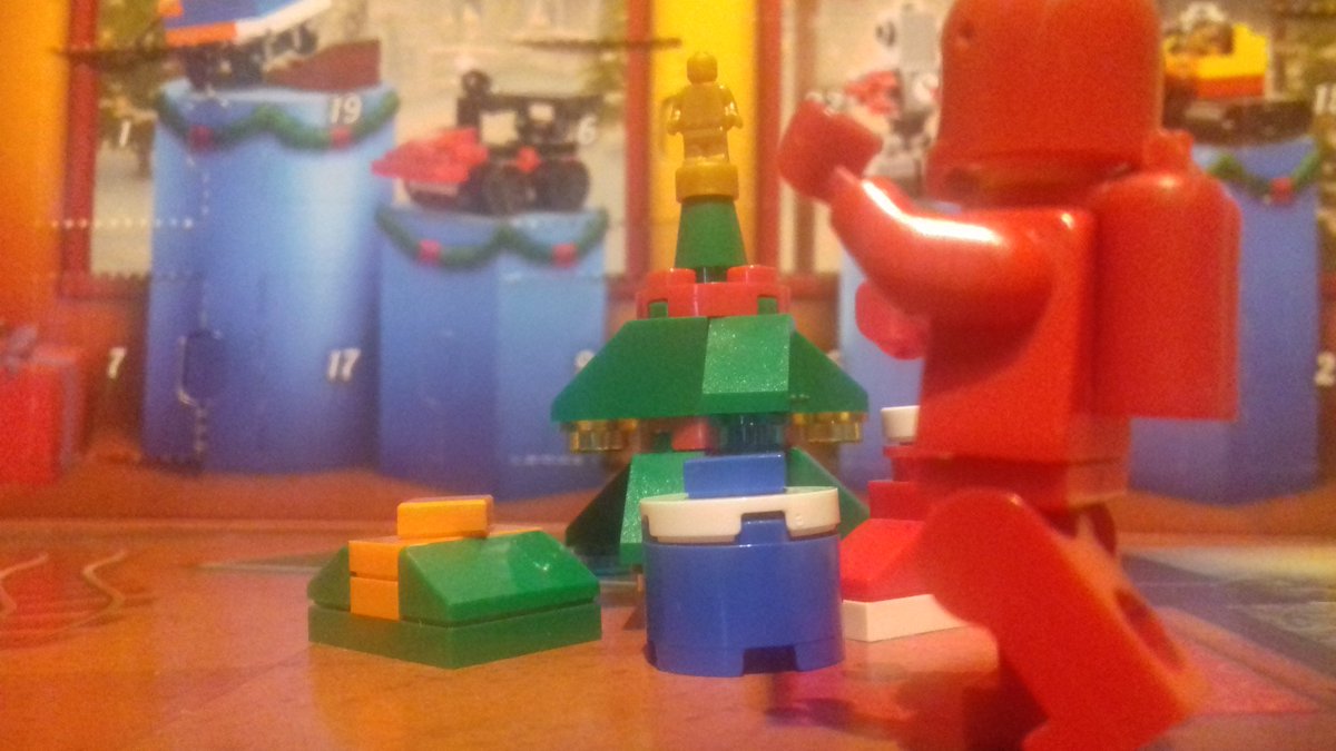 LEGORenjamin's tweet photo. With days 14 and 15 it's really beginning to feel like easter in here. https://t.co/hoGOuifwPi