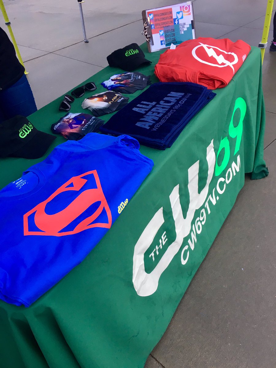 Atl69TV's tweet photo. The #CWCrew is out at the Jingle Jog 5K in Johns Creek! 🏃♀️🏃♂️🥇 https://t.co/mdC9pzKPfD