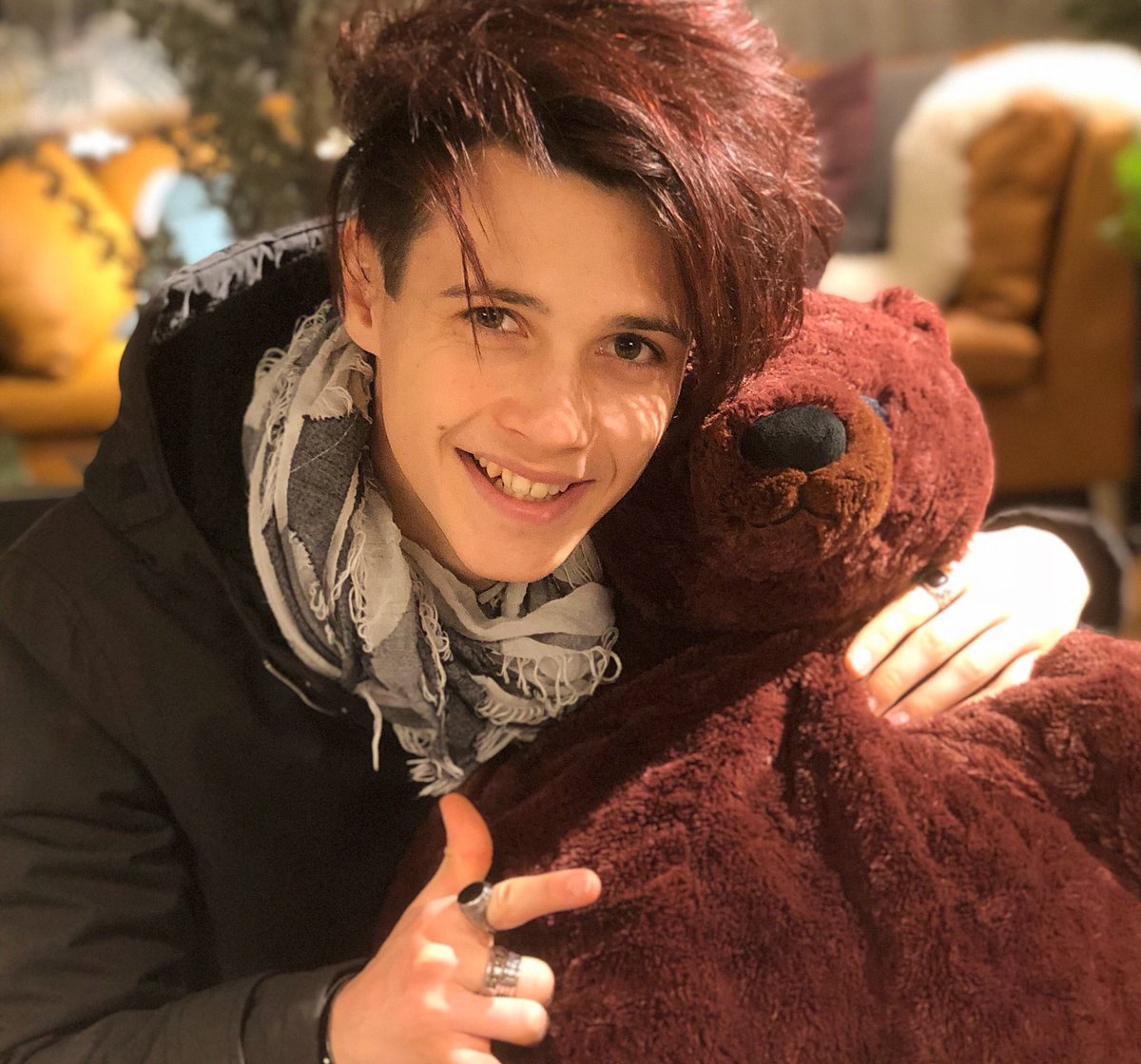 ThomasOfficial's tweet photo. All I want for Christmas is LOVE❤️
Il Natale si avvicina e ne respiro tutta l’energia rigenerante... AMO il Natale✨ e voi, cosa preferite di questa festività invernale?❄️🎄🎁 #christmasintheair #natale2018 #lovelovelove #thomas #Jimbo🐻💙 https://t.co/2itCNDgtCh