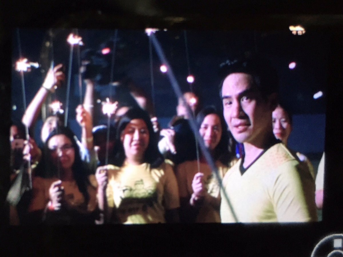 27_december_'s tweet photo. ไม่เคยเห็นพี่ร้องไห้แบบนี้มาก่อนเลย ;__; #ก่อการดี #popezaap https://t.co/erUODzZm0T