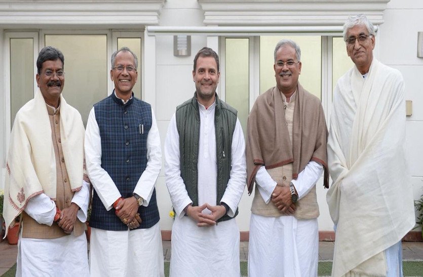 patrikacg's tweet photo. राहुल गांधी ने छत्तीसगढ़ CM के दावेदारों के साथ फोटो खिंचवाकर दिया ये संकेत: https://t.co/AaytI0pV6N
#Elections2018 #CgKaSiyasiSangram #cgelection2018 #CGNews #ChhattisgarhElections2018 #ChhattisgarhElections #ChhattisgarhNews #Chhattisgarh https://t.co/YH3dKjc2c5