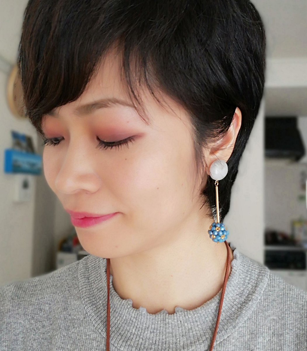 LucadotJewelry's tweet photo. 今日はブルーのSakuraピアスを付けてます！昨日CANMAKEのアイシャドウを買ってみました。ネットでいいレビューが買ってあったので試してみました。すごく気に入りました！色がとてもキレイ！

#アクセサリー #ハンドメイドアクセサリー #ハンドメイドピアス #ビーズ #ビーズアクセサリー #アイシャドウ https://t.co/Z4ymXLk20U