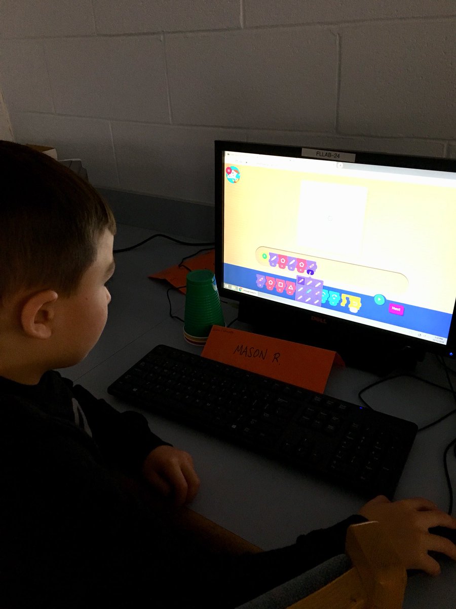 wufsdtechie's tweet image. Ever wonder how to code a snowflake, make Elves dance to your music, or have Santa’s elves find presents in the forest? These 1st graders did, and they used Google’s Santa Tracker to help them find out! #makerrecess #googlecodelab #googlesantatracker @ForestLakeWsd @Wantagh_Tech
