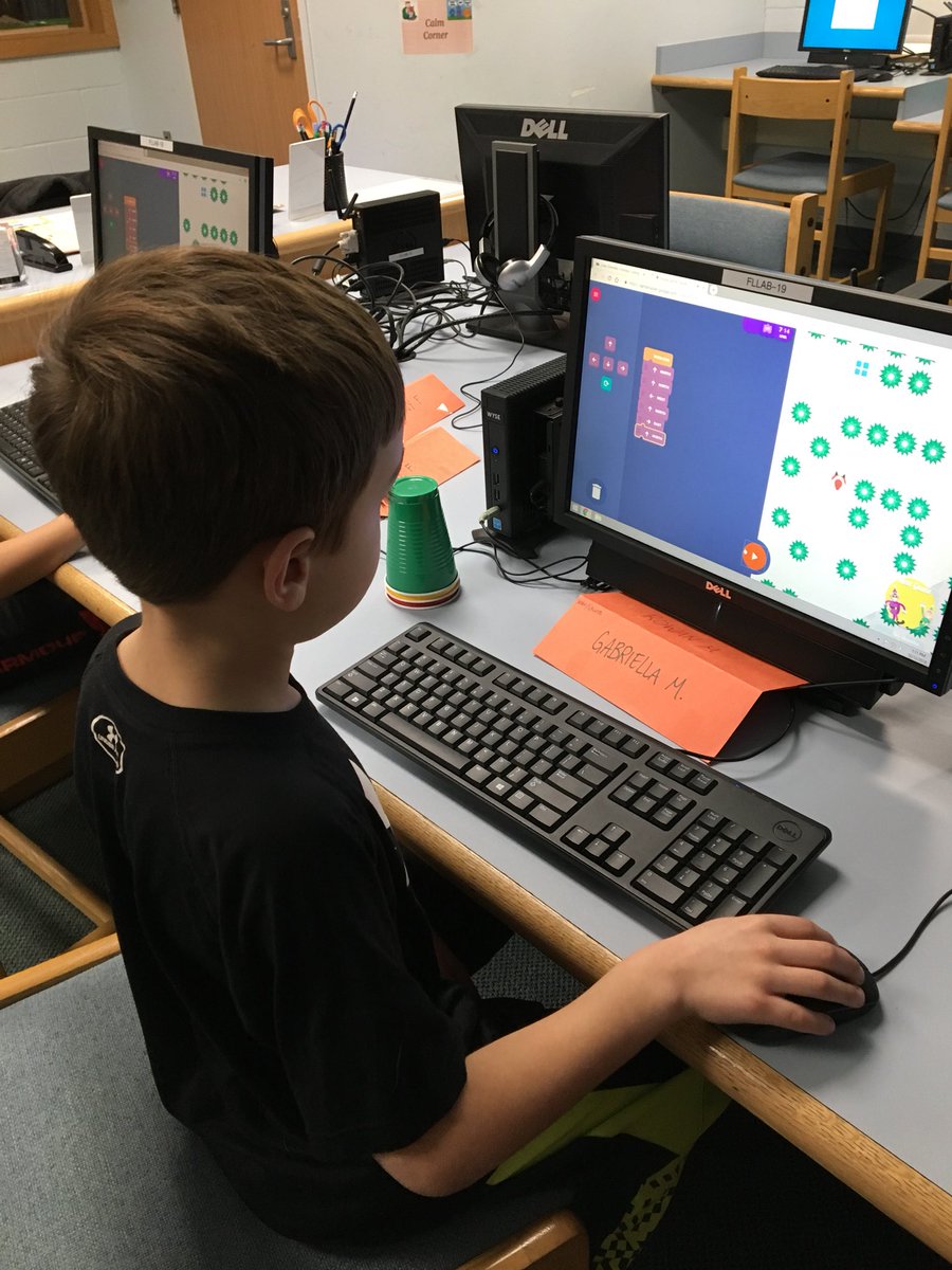wufsdtechie's tweet image. Ever wonder how to code a snowflake, make Elves dance to your music, or have Santa’s elves find presents in the forest? These 1st graders did, and they used Google’s Santa Tracker to help them find out! #makerrecess #googlecodelab #googlesantatracker @ForestLakeWsd @Wantagh_Tech