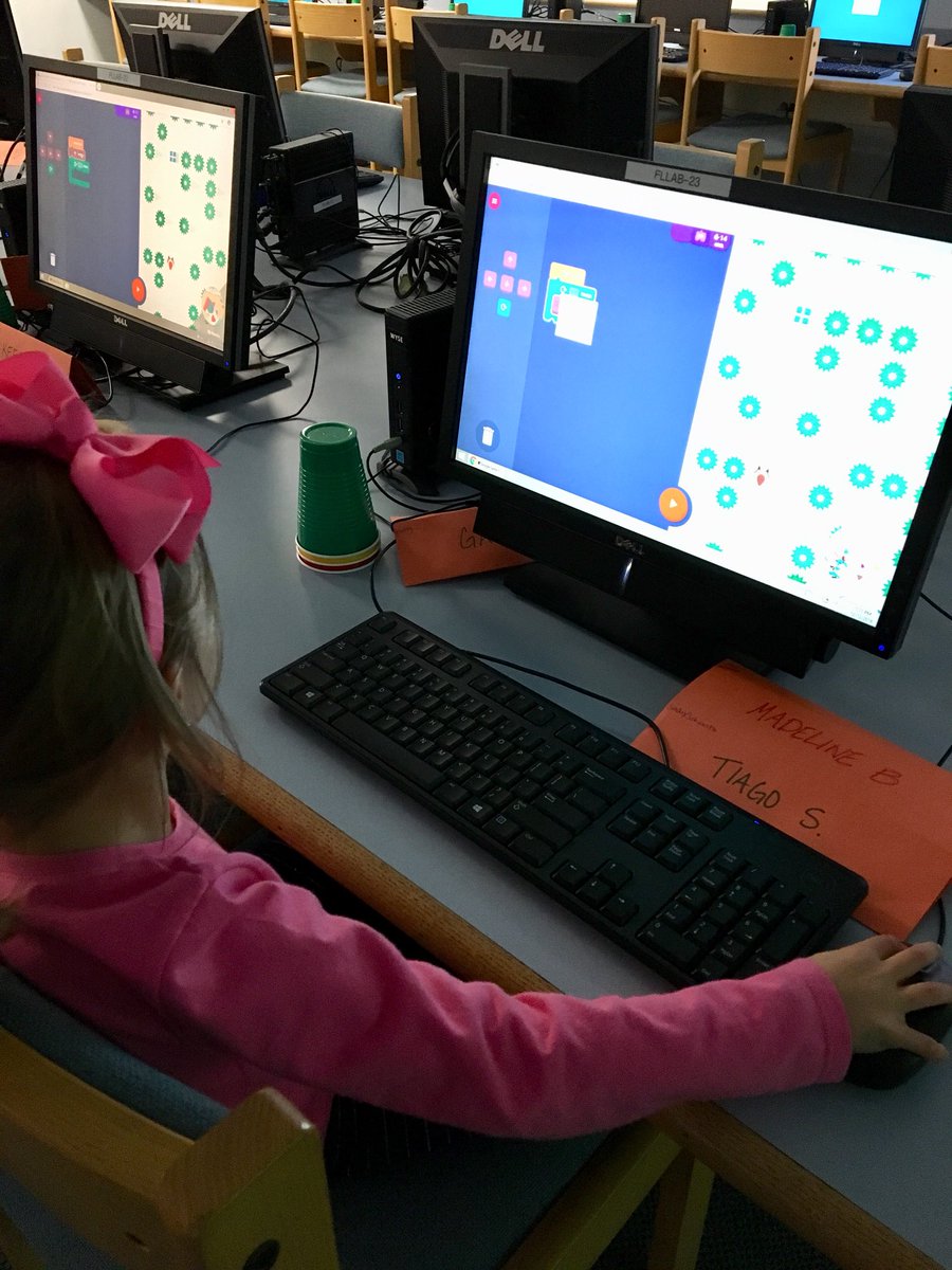 wufsdtechie's tweet image. Ever wonder how to code a snowflake, make Elves dance to your music, or have Santa’s elves find presents in the forest? These 1st graders did, and they used Google’s Santa Tracker to help them find out! #makerrecess #googlecodelab #googlesantatracker @ForestLakeWsd @Wantagh_Tech