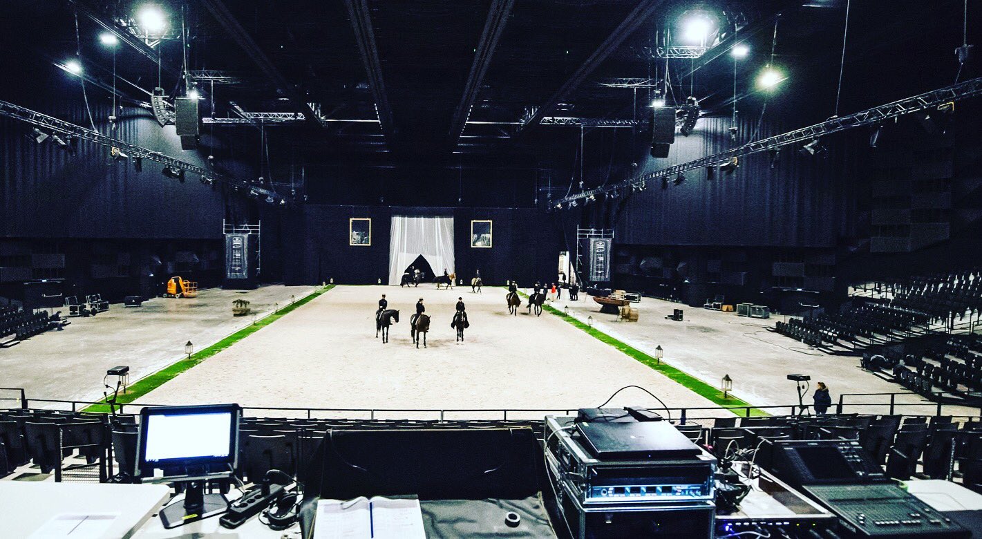 Arkea Arena No Twitter Ce Soir A Nouveau Le Cadrenoir Ene De Saumur Ravira Petits Et Grands Par Sa Recherche Constante De L Excellence Dans Un Tout Nouveau Spectacle Dernieres Places Pour Ce Soir Et Demain Disponibles Sur Https T Co V8u7epbk50