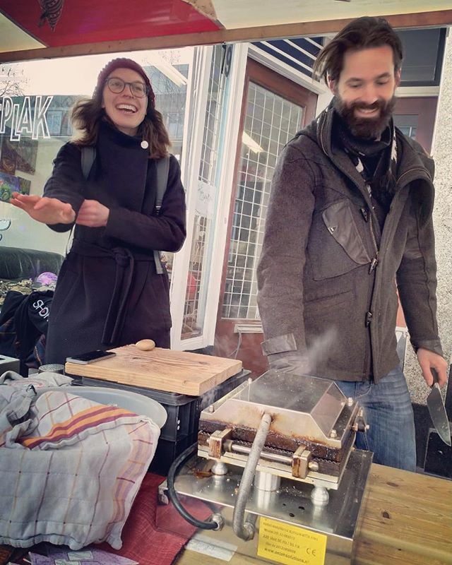 They still got it.
.
.
.
 #stroopfamily #stroopparents #kerstmarkt #west #strooprotterdam #mathenesserweg #christmas ift.tt/2BjMcsL