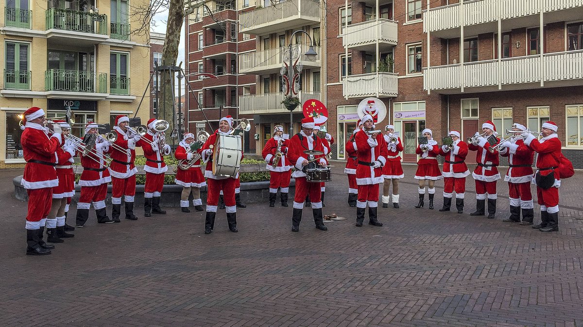 Dutchbird18's tweet photo. Where is every body? Bij Hoogvliet? https://t.co/DGHsPNsirJ