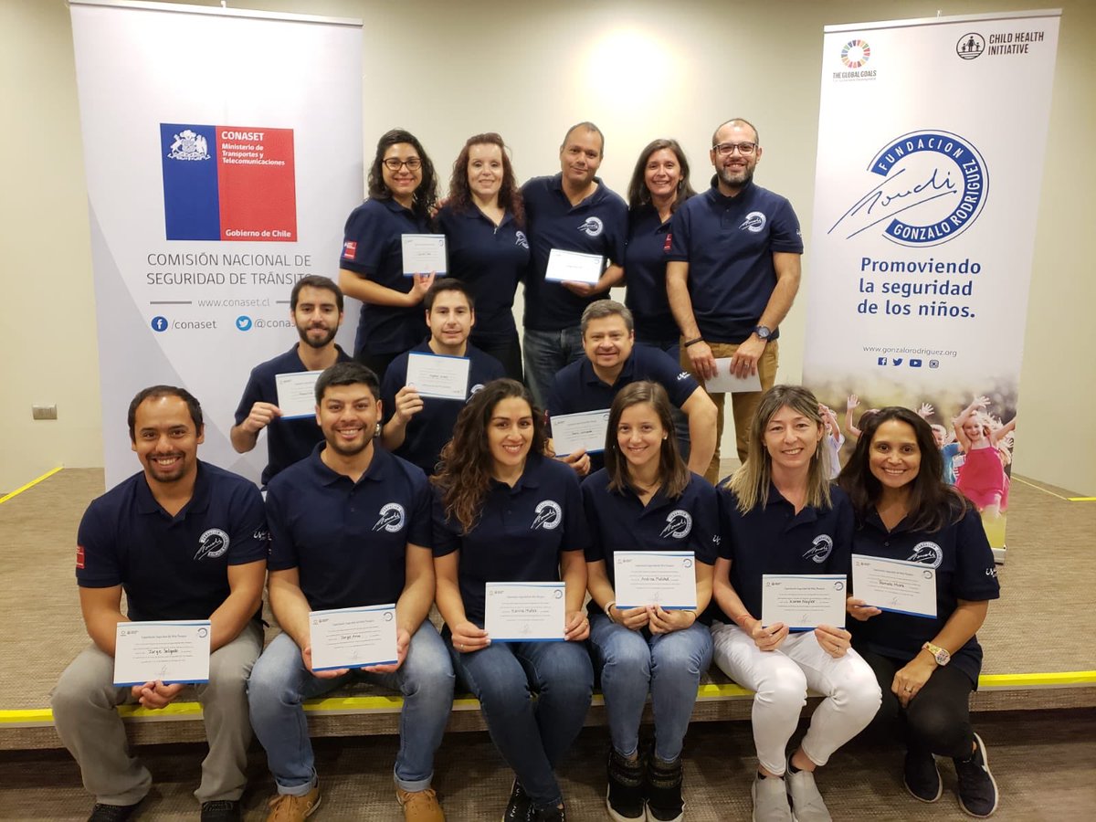 fundaciongonchi's tweet photo. Así fue la entrega de certificados del curso en Chile 🇨🇱, de curso de Formación de Seguridad del niño pasajero, dictado por Mathías Silva de Fundación Gonzalo Rodríguez , agradecemos a @CONASET_ e @ISAIntervial por el apoyo. https://t.co/8eZSw4c6W1