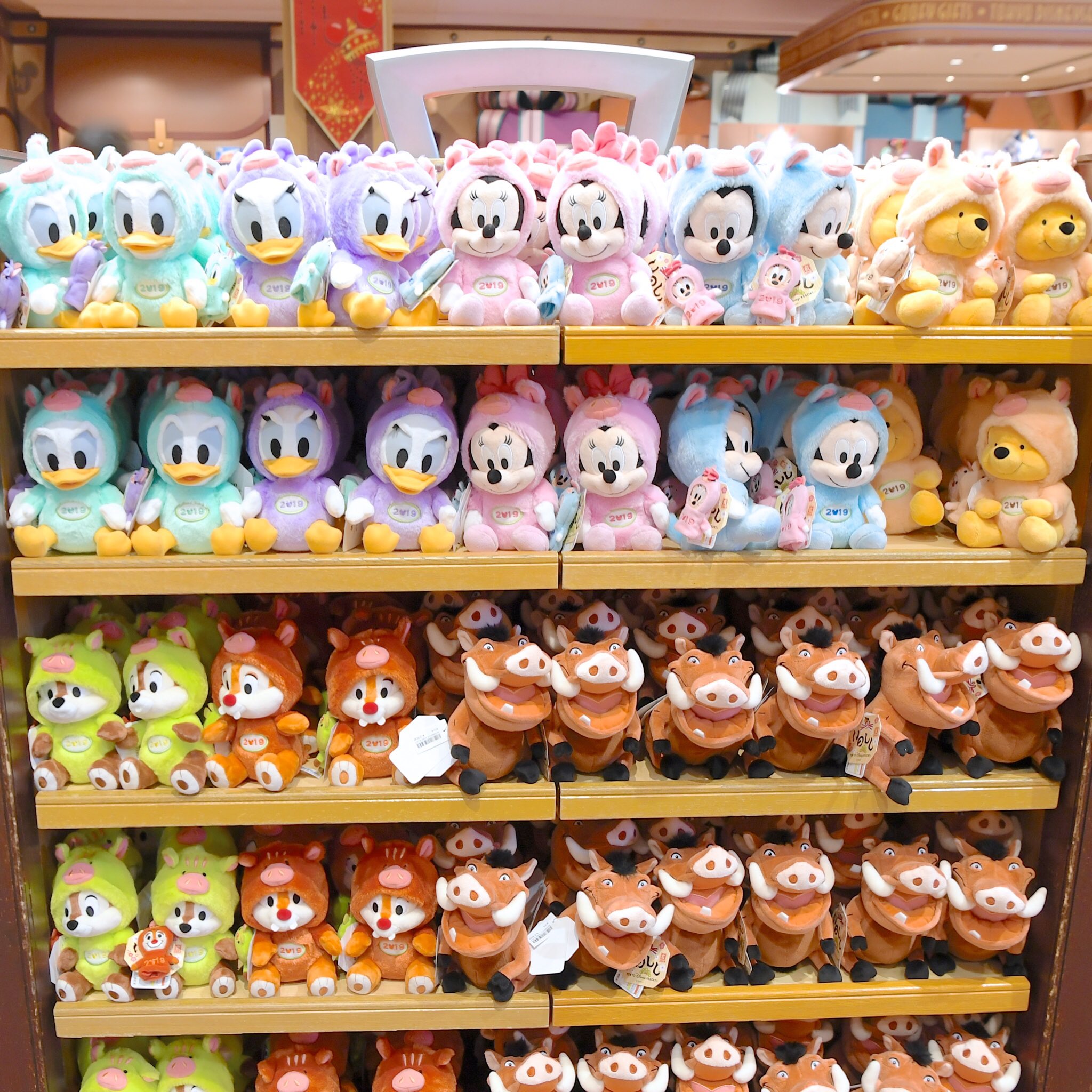 Mezzomikiのディズニーブログ 干支のイノシシになりきり 東京ディズニーリゾート ディズニーのお正月19 ぬいぐるみ バッジを紹介 詳しくは T Co Bnax3zpn3x T Co X9xhbkgmrr Twitter