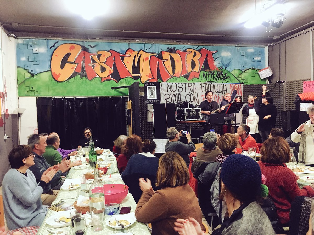 Grazie a tutt@ per la grande partecipazione alla cena benefit per le spese legali. Sono 13 i procedimenti penali in corso e tanto il lavoro da fare nel sostegno al difficile percorso di difesa legale.  Continuiamo a smascherare i piani di chi vuole criminalizzare la solidarietà!