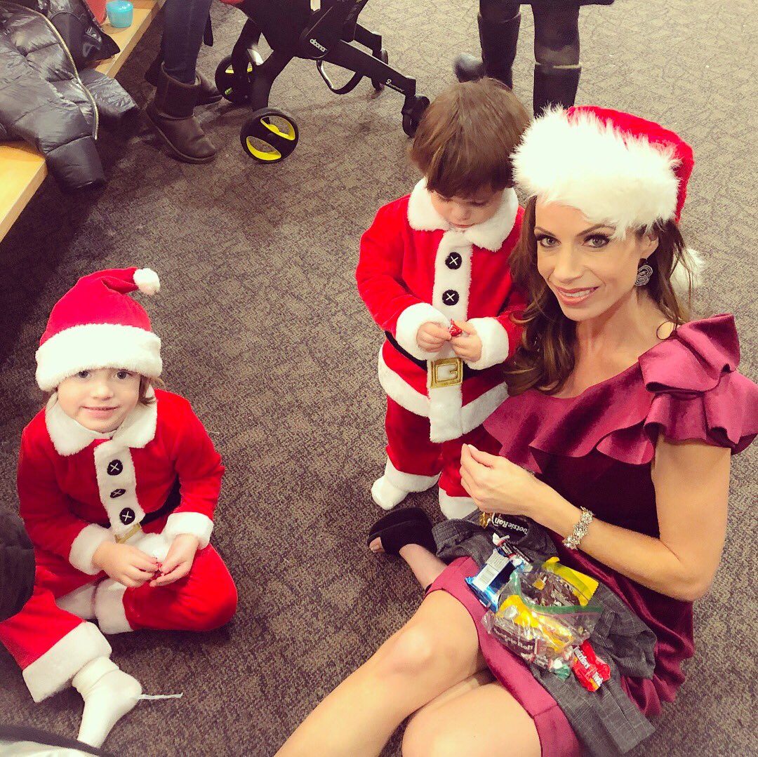 JillNicolini's tweet image. The joy of taking #christmaspictures📷 with #mylittlesantas🎅🏼 @jcpportraits