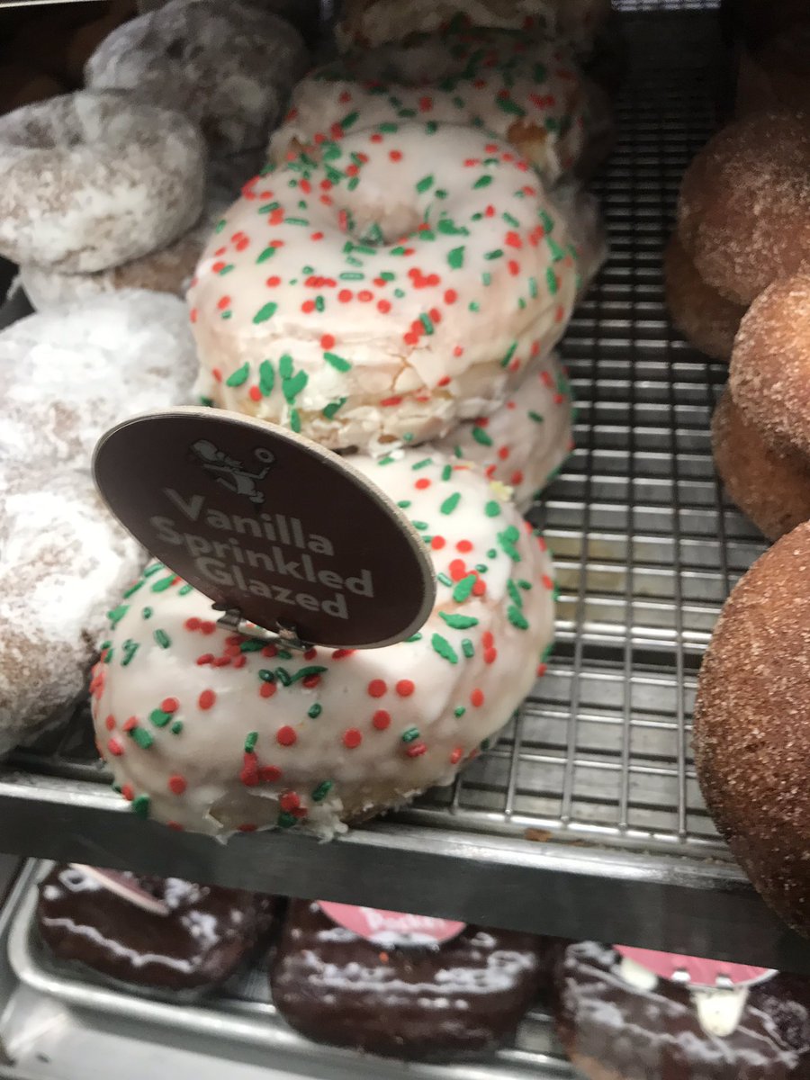 spacechelle's tweet photo. After an evening like yesterday... this morning calls for donuts!! And they have ones that fit our #FestiveHolidayFun theme. Yay for @StansDonutsCHI! 🍩 🍩 🍩 #BringOnTheSprinkles https://t.co/bZIkbkHmeh