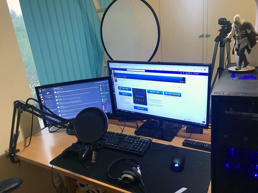 TTVJustJane_'s tweet photo. Check out my setup! What do you think? 

Reply with your setups let’s see who has the best! 

RT and follow! I’ll follow back the best setups!

#smallstreamer #twitch #DLUKCrew #setup 

@SupStreamersRT @TwitchReTweets @TwitchSharing https://t.co/K4HiKjWtT4