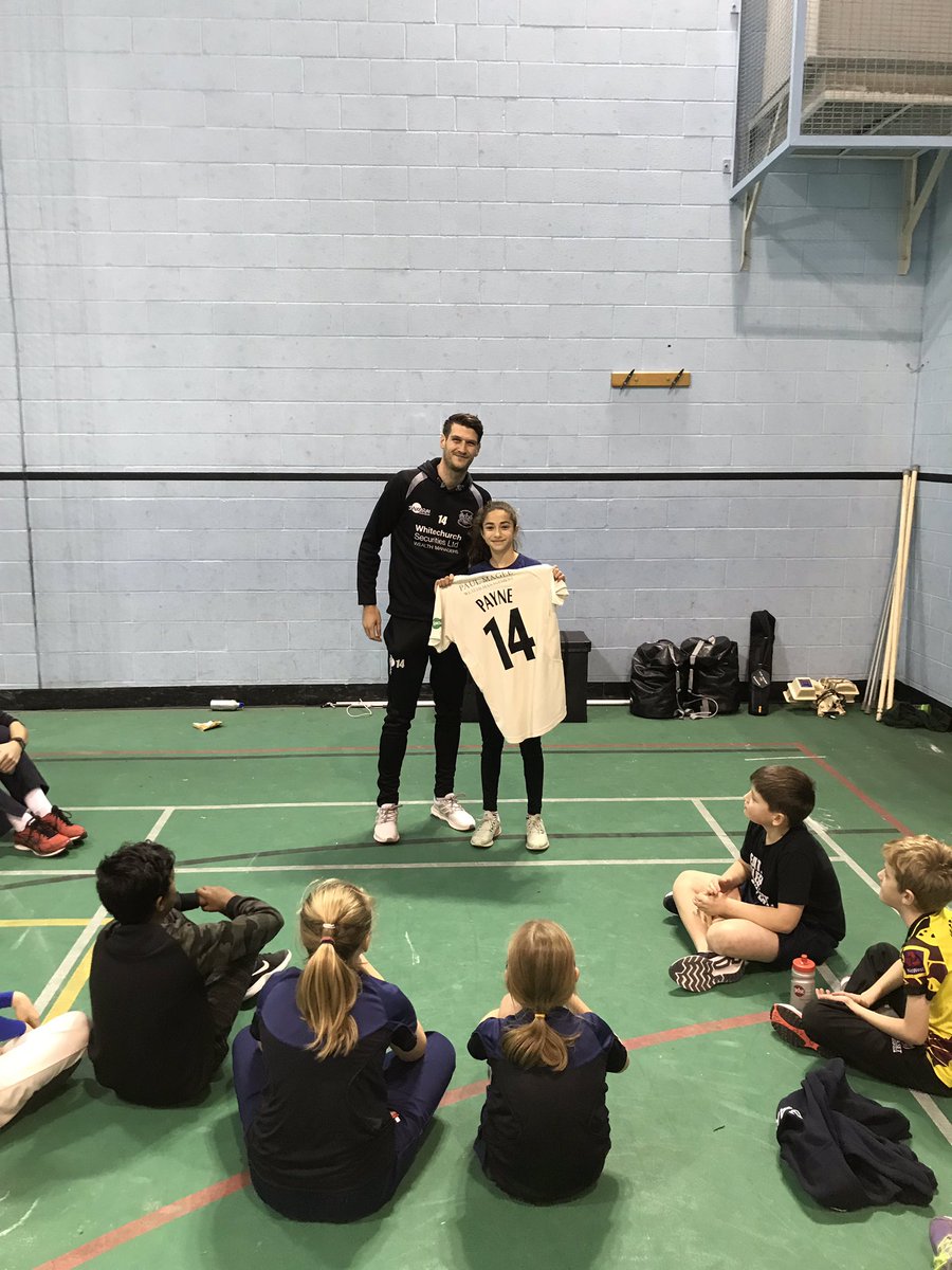 DFCALtd's tweet photo. #Artofswing #Fastbowlingcourse with @Gloscricket @sidpayne7 #presenttheseam #shinetheball #linelength #topofoff #Masterclass https://t.co/ZbNEayGqXu